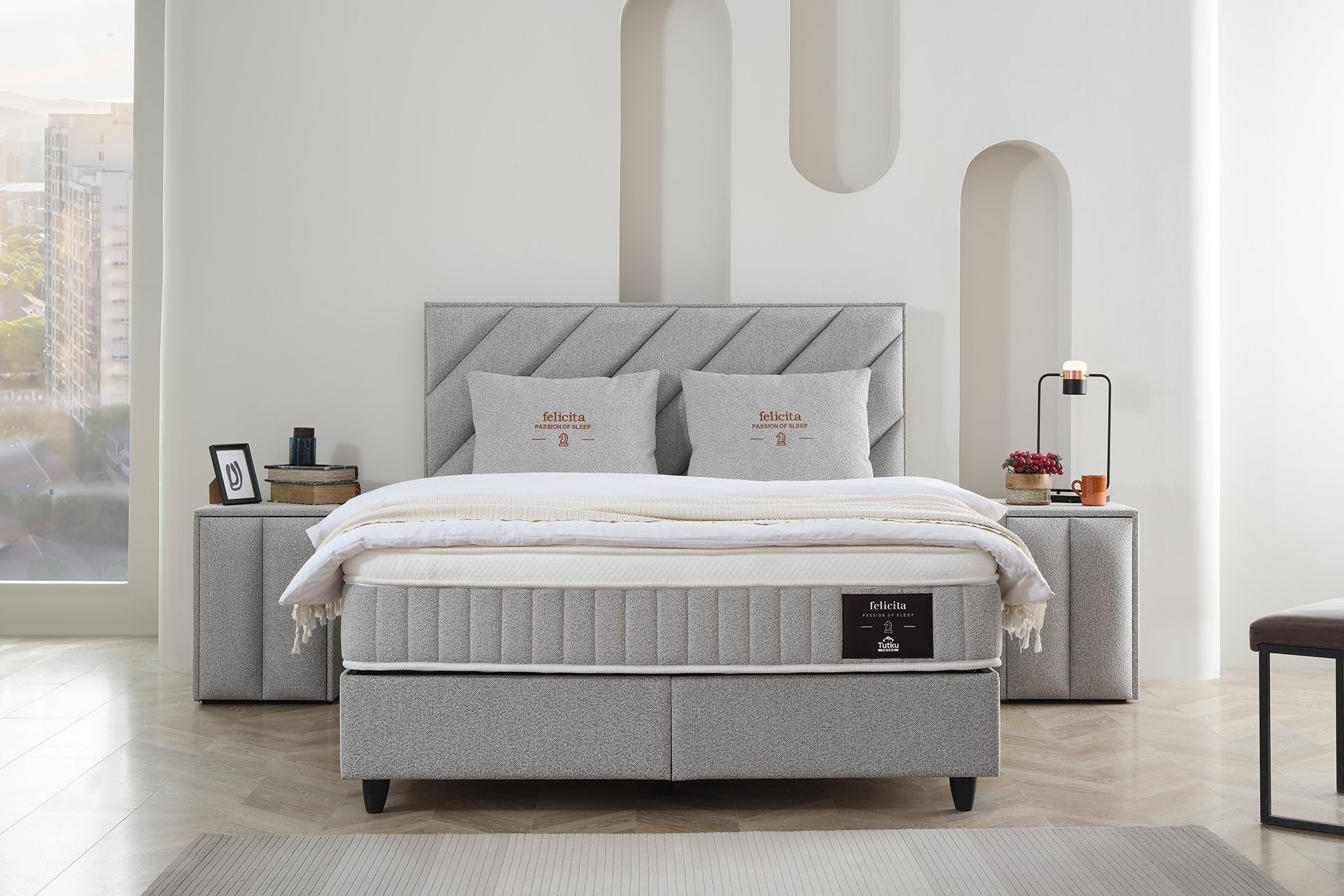 Тапицирано