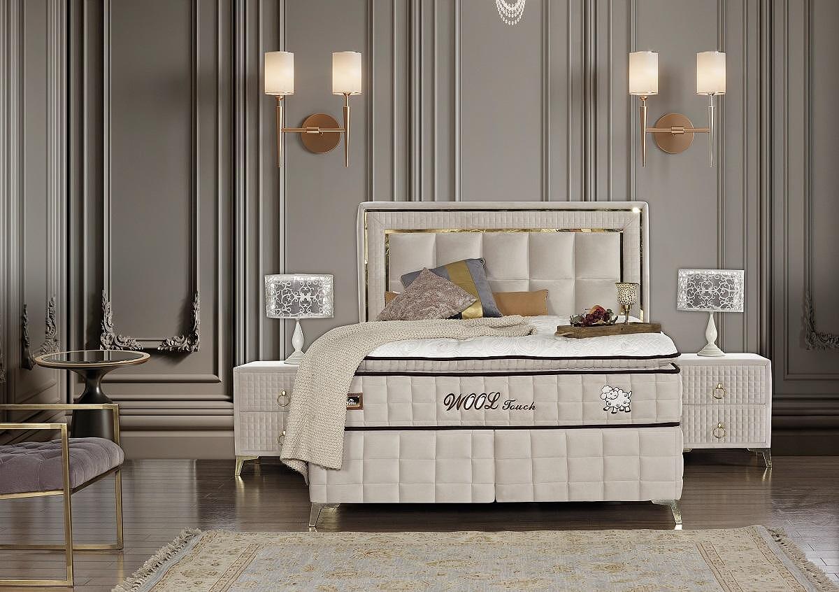 Тапицирано