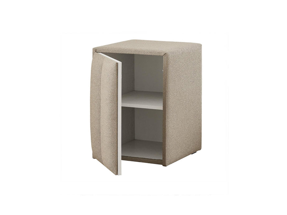 Тапицирано