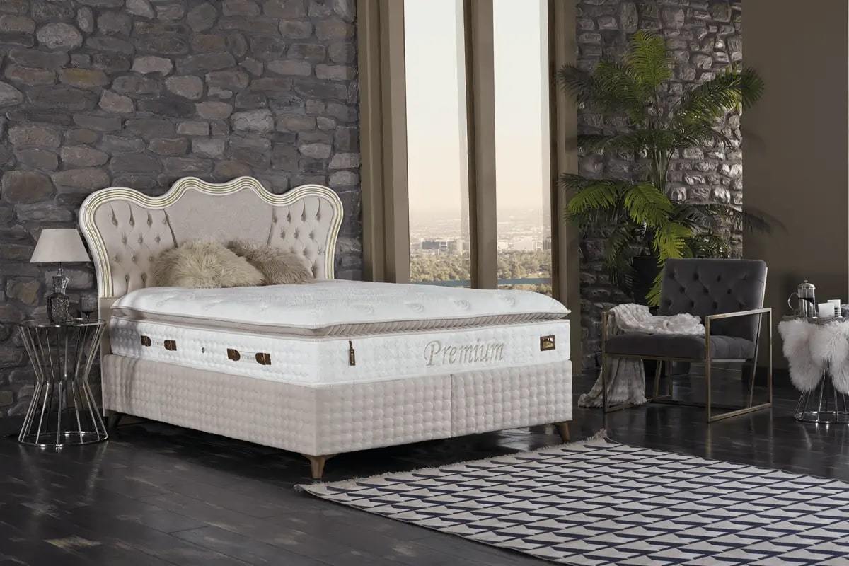 Тапицирано